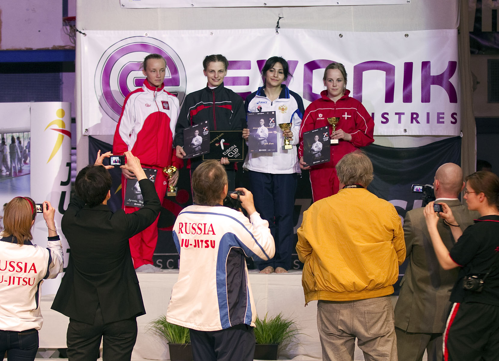 Agnieszka Bergier (POL) * Andrea Pflefka (GER) - Siegerin Klasse -49kg * Laman Dzhabbarova (RUS) * Laura Veilgaard (DEN)