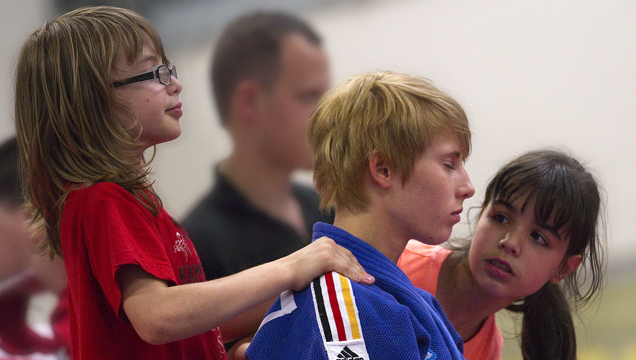 Speyer überläßt nichts dem Zufall: Ein hochqualifiziertes Physioteam, das den Kämpferinnen jeden Wunsch von den Augen abliest, übernimmt hier die Betreuung !