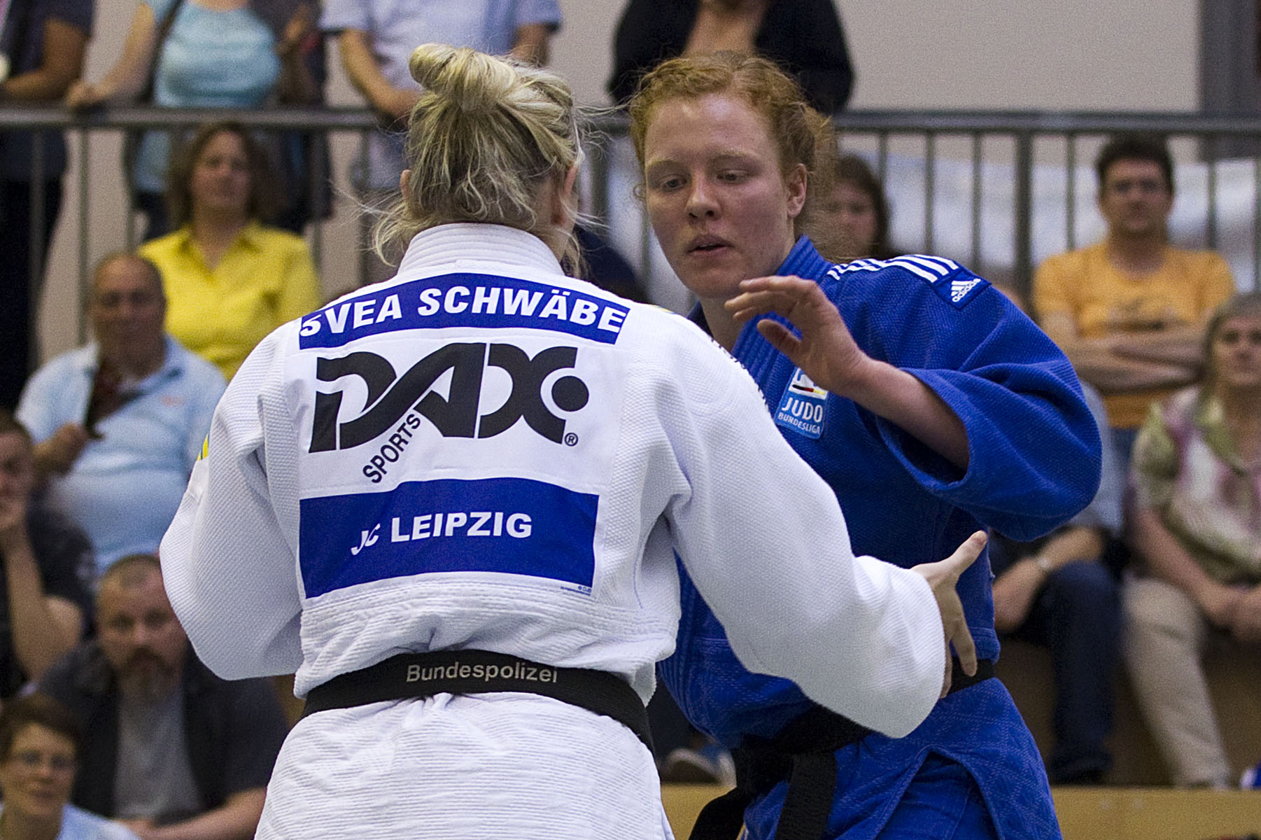 Was keiner ahnte: Die Bundespolizei hatte an diesem Kampftag eine Undercover-Agentin unter falschem Namen eingeschleust ...