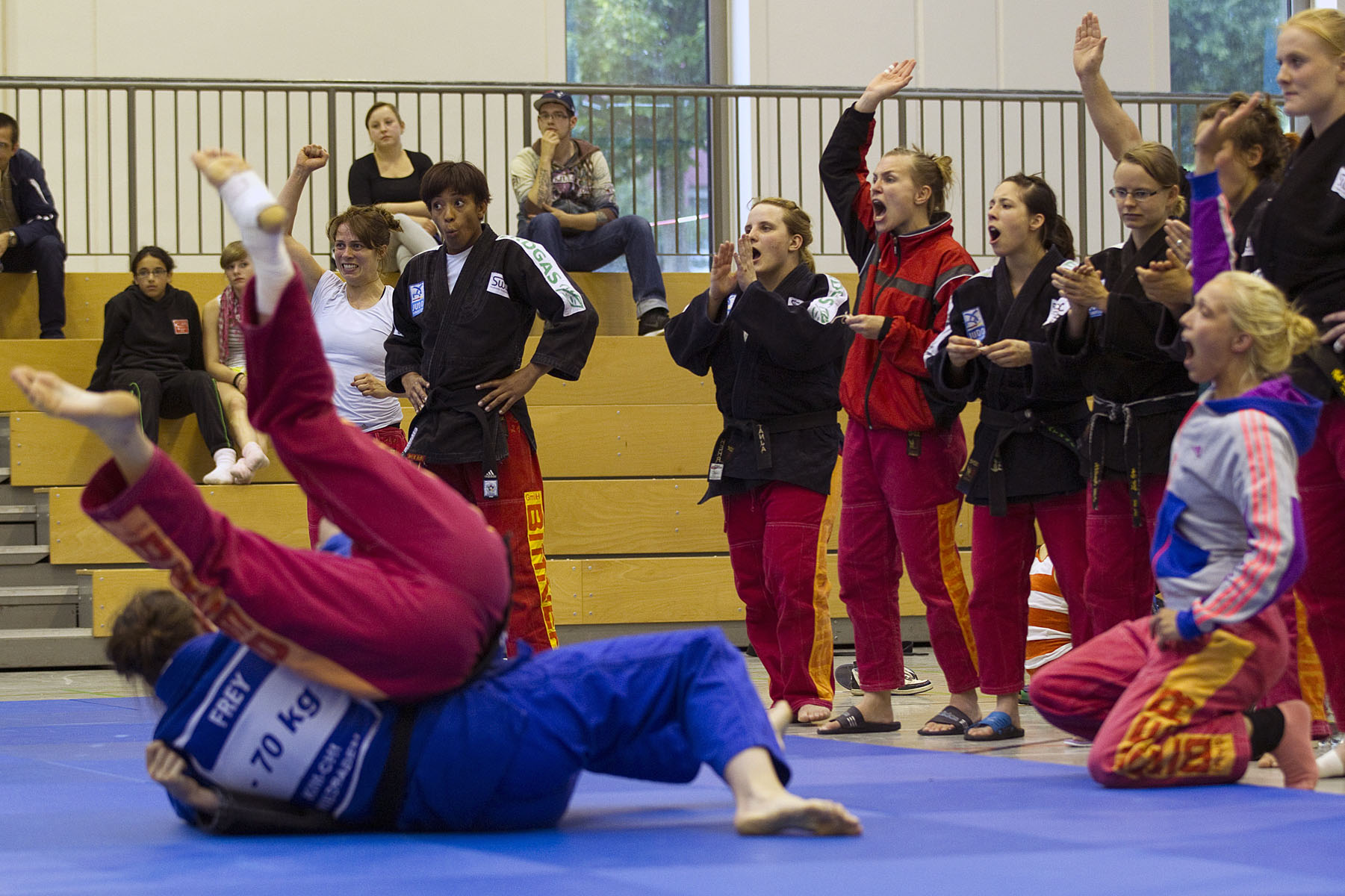 Herr Ober - hier noch ma 6 Caipirinhas und n Eistee !