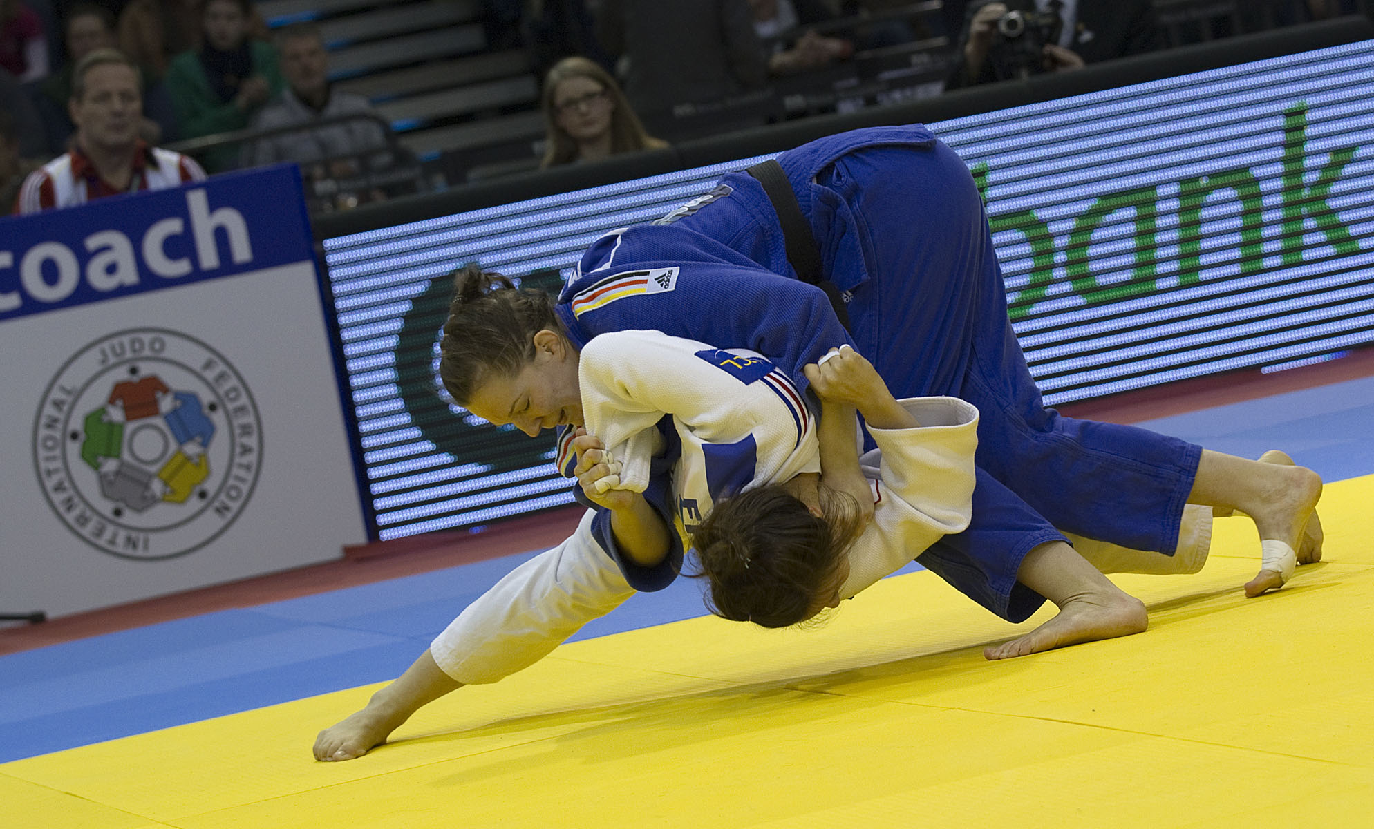 Iljana Marzok (GER) vs Maya Toyer (FRA)