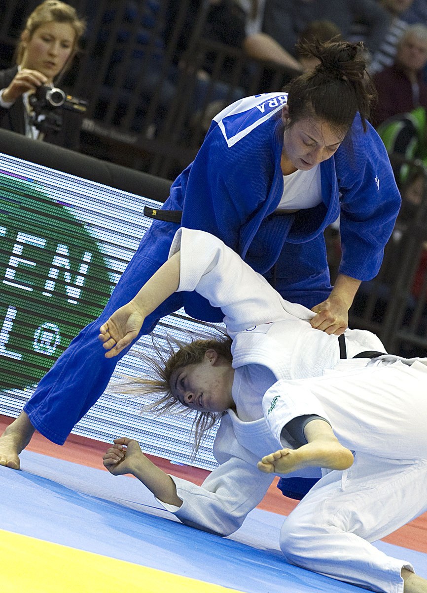 Juliane Robra (SUI) vs Houda Miled (TUN)