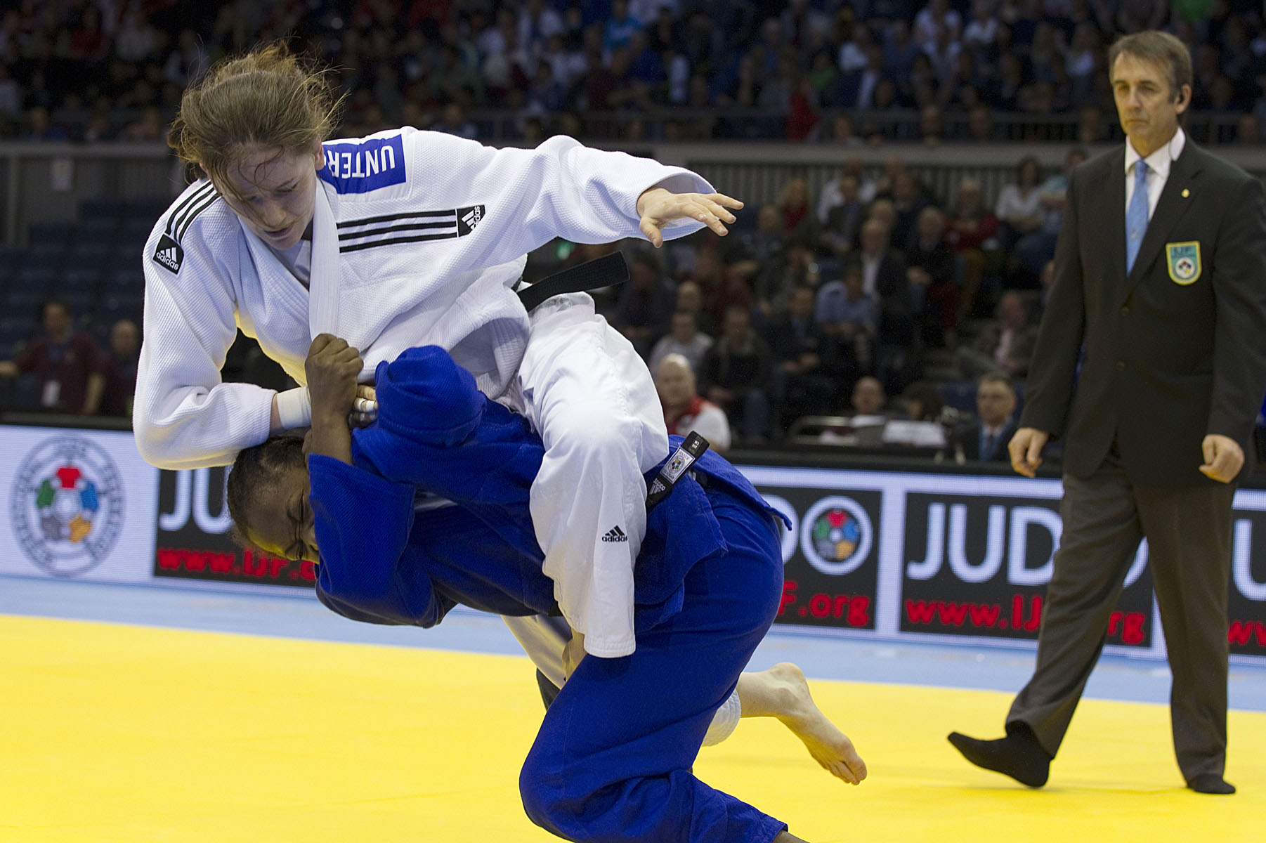 Helene Wezeu Dombeu (CMR) vs Kathrin Unterwurzacher (AUT)