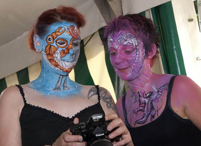 Facepainting 3. Platz von Caroline Dorp & 1. Platz von Evelina Iacubino (rechts)