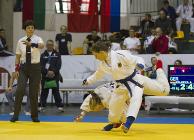 Anastasia Tonelli (ITA) vs Andrea Pflefka (GER)