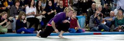 Langjähriges Yogatraining versetzt sämtliche Judoka in die Lage die Kämpfe in ruhiger Gelassenheit zu verfolgen ...